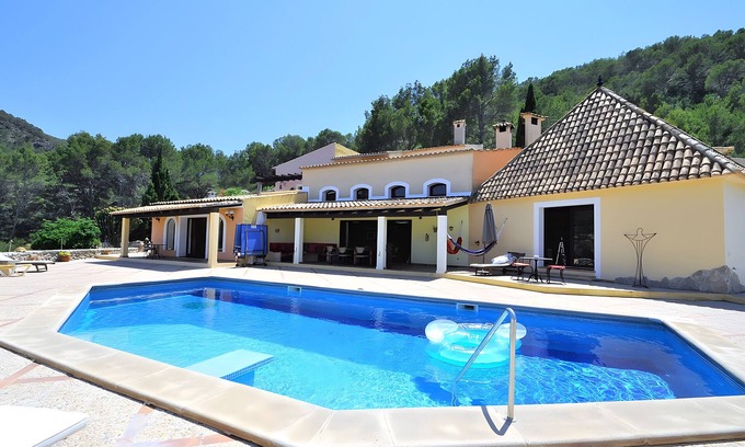 Andraitx Ski Chalet | Chalet 'La Perla Negra' with Private Pool, Private Garden and Wi-Fi