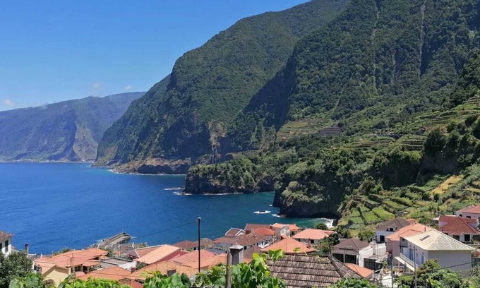 Porto Moniz House | Chalet Seixal, 2 rooms, free wi-fi, barbecue, near to the beach.