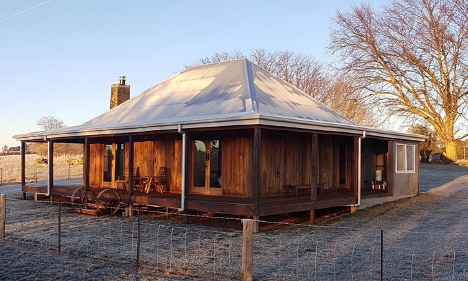 Neville Cottage | Chandlers Restn