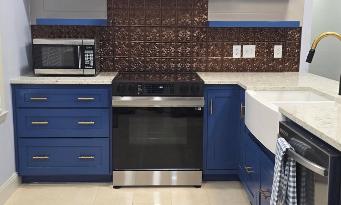 Tifton House | Charge the car! 🚗,WiFi 📶, and close to Tift Regional Medical center. Midterm