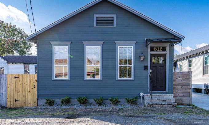 West Riverside House | Charm in Uptown: Exclusive 3BR, 2BA Home, Backyard - Your NOLA Oasis Awaits!