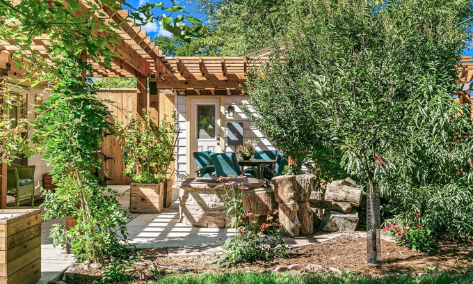 Northglenn House | Charming 1-bdrm newly built upscale Cottage with WiFi, AC in peaceful Northglenn