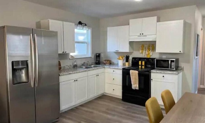 Covington House | Charming 1 bed 1 bath house short walk to square