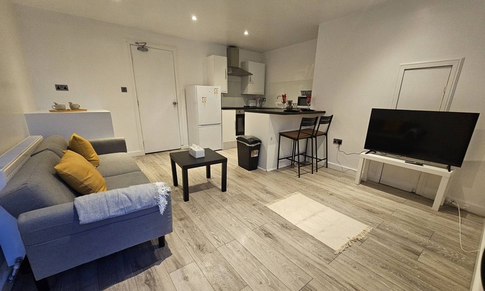 Huddersfield Apartment | Charming 1-Bed Apartment in Huddersfield