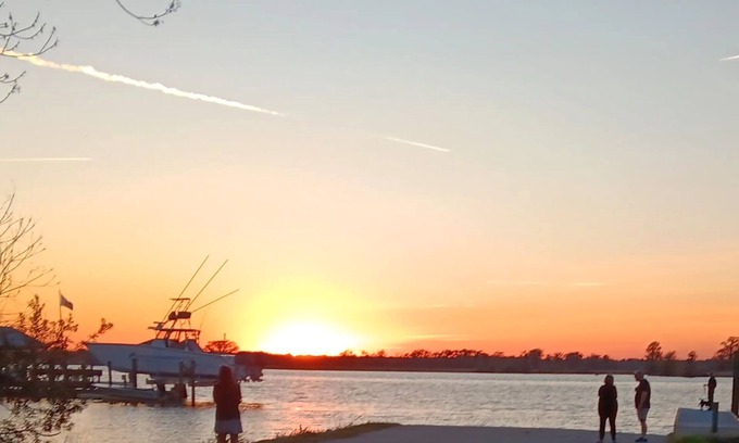 Pawleys Island Cottage | Charming 1-bedroom cottage in lovely Pawleys Island Walk to Boat ramp Dogs ok