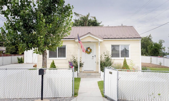 St. Anthony House | Charming 1-bedroom house with AC, WiFi in tranquil Saint Anthony, ID