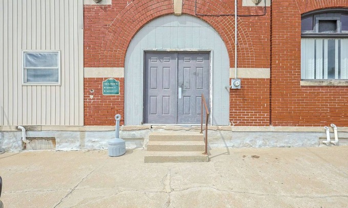 Wathena Apartment | Charming 1-bedroom apartment with King bed & WiFi