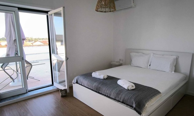 Fao Apartment | Charming 1-bedroom apartment with 2 large patios, WiFi, A/C next to Praia Ofir