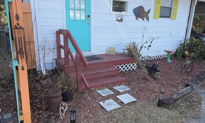 Dunnellon Cottage | Charming 1-bedroom cottage with saltwater pool and AC in Dunnellon