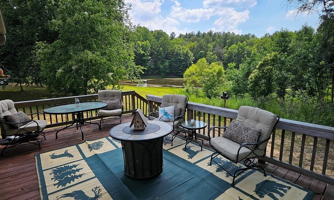 Salisbury House | Charming 1-bedroom country getaway in serene Salisbury