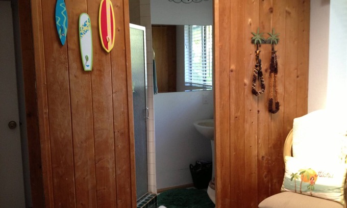 Kailua House | Charming 1-Bedroom Kailua Cottage with AC, Walk to the Best Part of the Beach