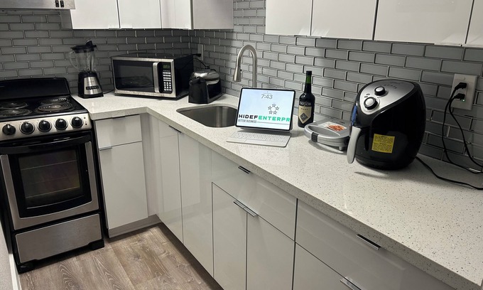 Northeast Miami Apartment | Charming 1-bedroom waterfront apartment in wonderful Miami with WiFi, AC