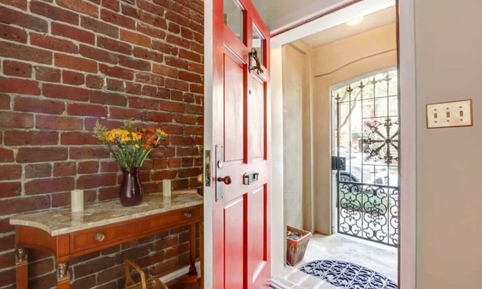Historic Downtown Savannah Apartment | Charming 1800s Garden Apt. | Dog Friendly + Garage