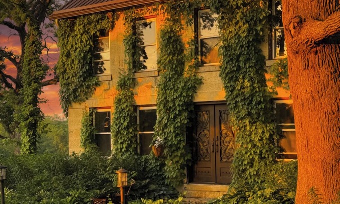 Winterset Other | Charming 1855 Stone Farmhouse Retreat – Cozy Stays & Picturesque Views Await