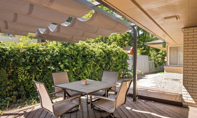 Twin Falls House | Charming 1970s 2-bedroom 2-bathroom pet friendly house in beautiful Twin Falls