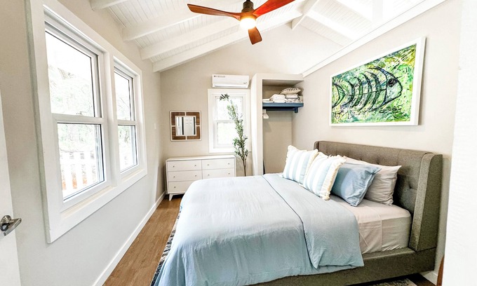 Mud Hole Cottage | Charming 1BD/1BA Cottage with View of Man O' War Harbor, A/C and WiFi