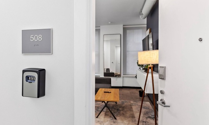 Downtown Pittsburgh Apartment | Charming 1BR: Steps to Football Fun!