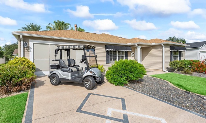 Liberty Park Cottage | Charming 2/2 Cottage in Liberty Park – Golf Cart Included!