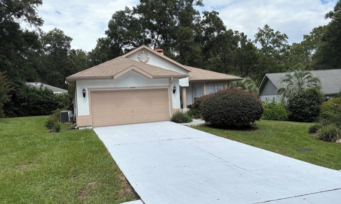 Dunnellon House | Charming 2-bed/2-bath retreat 5 minutes to Rainbow Springs State Park & KP Hole.