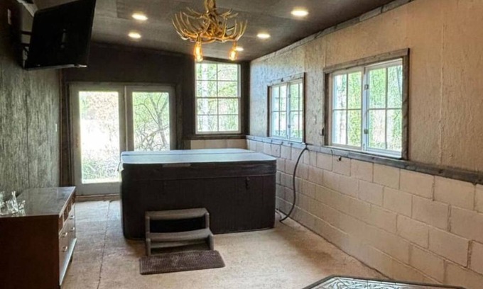 Grand Rapids Cabin | Charming 2-bed cabin one mile from public landing on Lake Pokegema w/Hot Tub