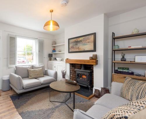 Canterbury House | Charming 2 Bed Cottage - within city walls - free parking- garden