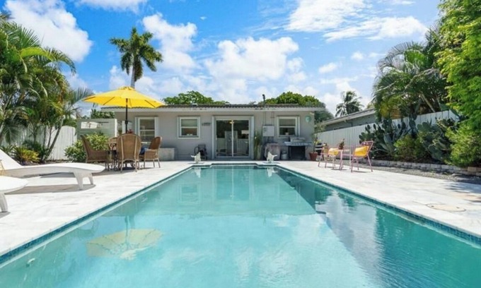 Middle River Terrace House | Charming 2-bedrm house with amazing pool, WiFi, AC in delightful Fort Lauderdale