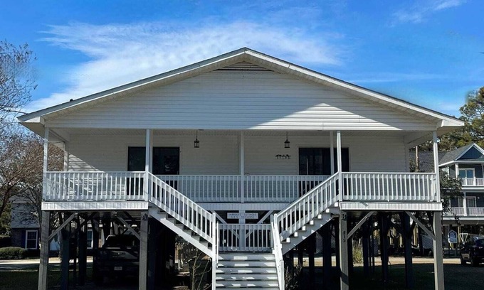 Surfside Beach Cottage | Charming 2-bedroom cottage near downtown Surfside Beach. Quick walk to the beach