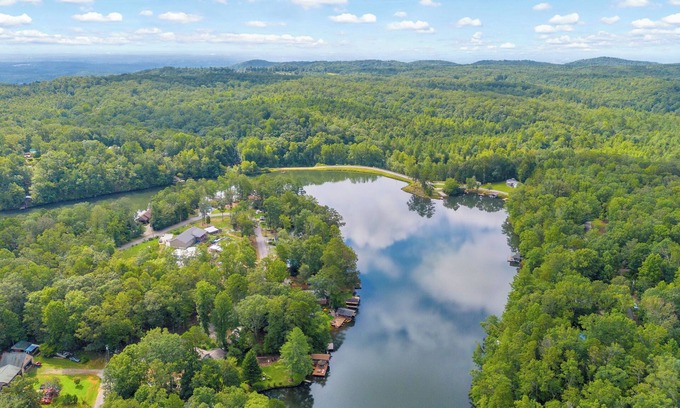 Mountain Rest Cabin | Charming 2-bedroom cabin in beautiful Mountain Rest on Lake Becky