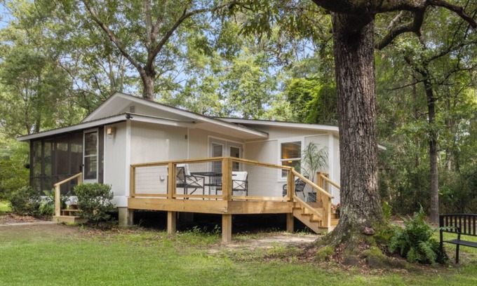 Vancleave House | Charming 2-bedroom house near boat launch and water with WiFi in Vancleave