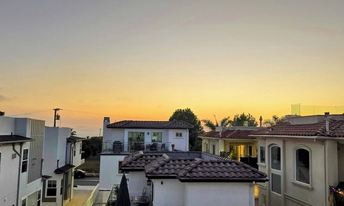 South Redondo House | Charming 2-bedroom house near beaches and Pier in wonderful Redondo Beach