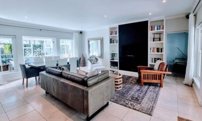 Helderberg Rural House | Charming 2-bedroom Golf Cottage on the prestigious Erinvale Golf Estate