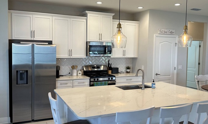 Parrish House | Charming 2-bedroom 2 bath plus den house with AC, WiFi in beautiful Parrish