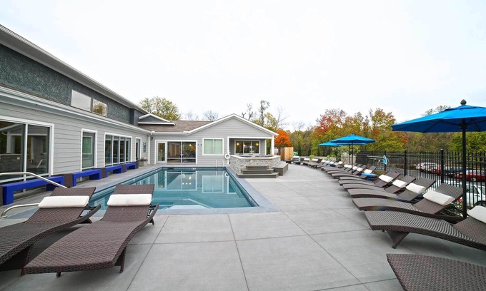 Lawrence Apartment | Charming 2-bedroom apartment with AC, fitness room in enjoyable Lawrence