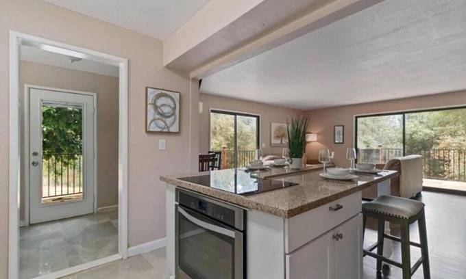 Auburn Apartment | Charming 2-bedroom apartment with AC, WiFi in lovely Auburn