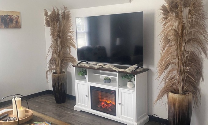 Wabash Apartment | Charming 2-bedroom apartment with WiFi, AC in Wabash.