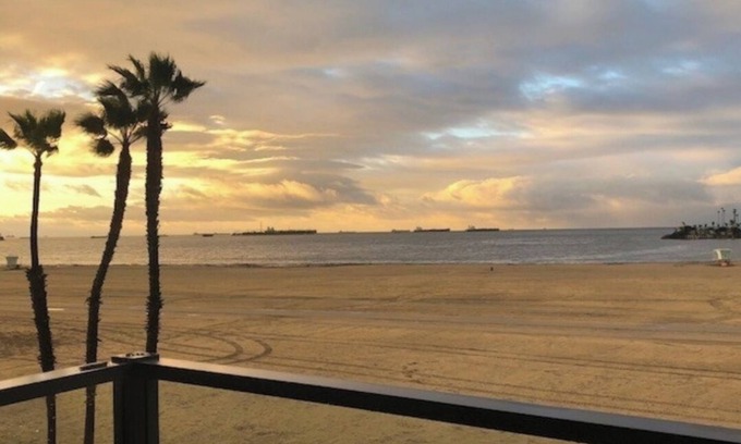 Bluff Park Condo | Charming 2-bedroom condo in delightful Long Beach with AC, WiFi