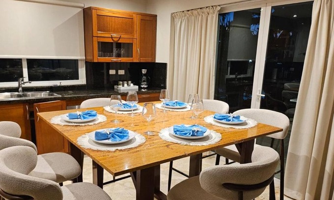 El Limon Condo | Charming 2-bedroom condo on the beach in El Limón with AC, WiFi, and Pool.