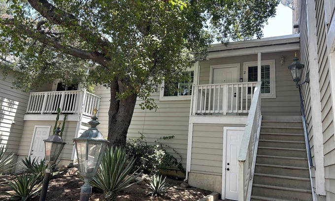 North Central Condo | Charming 2-bedroom condo in fabulous Pasadena with AC