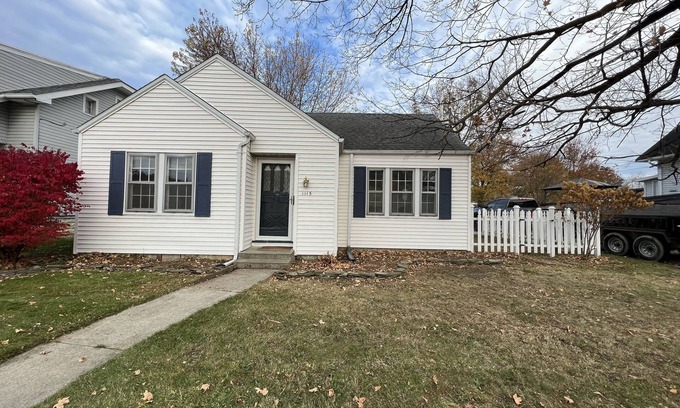 Findlay Cottage | Charming 2 bedroom cottage close to downtown