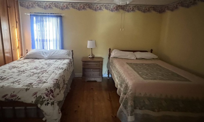 Oakdale Cottage | Charming 2-bedroom cottage in Oakdale with WiFi, AC