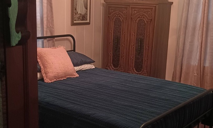 Lynn House | Charming 2-bedroom country house with AC, WiFi in Columbus