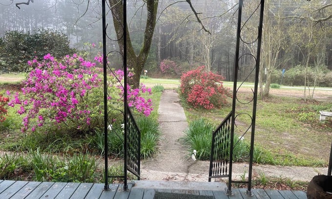 Eastabuchie Other | Charming 2-bedroom farmhouse in Sumrall with WiFi and AC