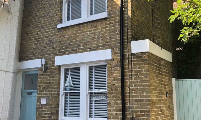 Broadstairs Cottage | Charming 2 bedroom old fisherman’s cottage 5 minutes walk from the beach