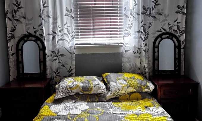 Van Buren House | Charming 2-bedroom house with AC, WiFi in serene Van Buren