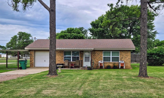 Granite House | Charming 2-bedroom house in Granite nestled at the foot of the Quartz Mountains