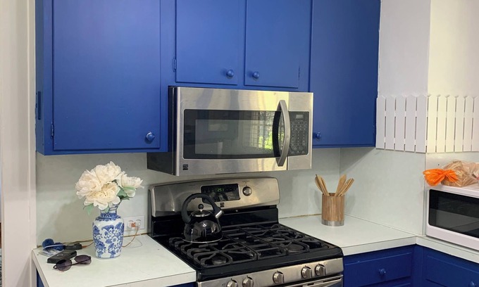 Albany House | Charming 2-bedroom house in historic downtown Albany with AC, WiFi