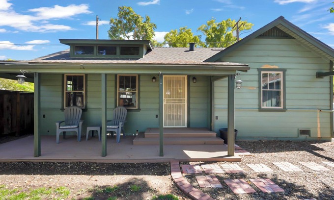 Modesto House | Charming 2-bedroom house in Modesto with AC and WiFi