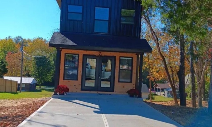 Somerset Cabin | Charming 2-bedroom lodge with WiFi, AC in beautiful Somerset