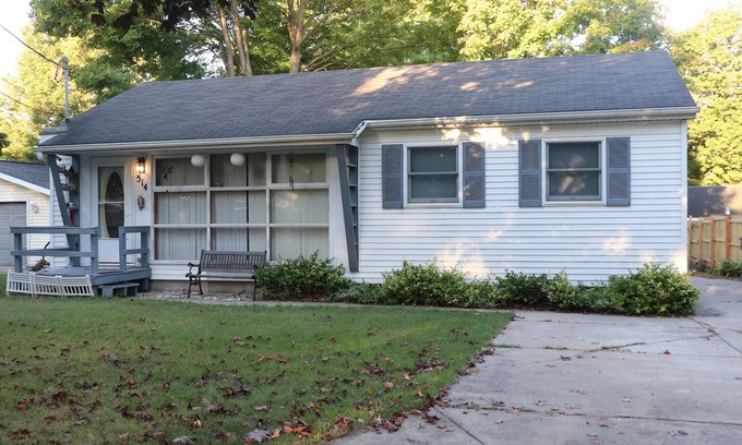 Charlotte House | Charming 2-bedroom newly renovated house in Charlotte