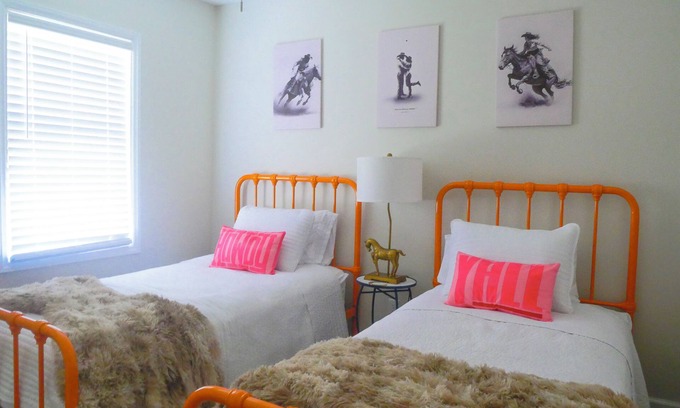 Willard House | Charming 2-bedroom pool house on scenic estate - your perfect getaway!